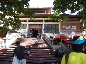pasar seni sukawati di kosambi