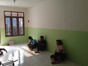 Bersama dengan saudara di rumah baru