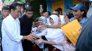 Jokowi Memimpin dan Melayani