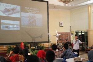 Saat menjadi pembicara di Seminar Nasional Energi 2013